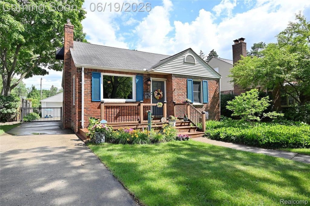 618 W Houstonia Avenue, Royal Oak, MI 48073