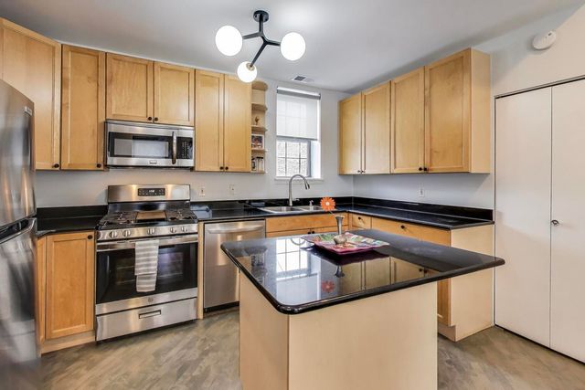 1329 W Chicago Avenue 2R, Chicago, IL 60642