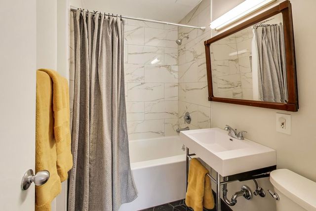 1329 W Chicago Avenue 2R, Chicago, IL 60642