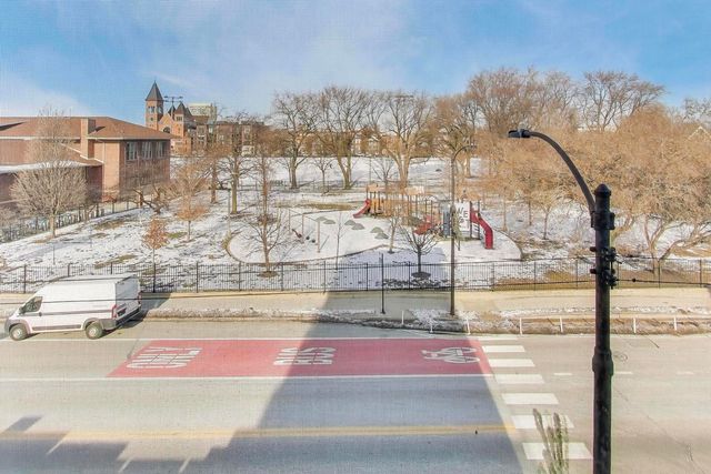 1329 W Chicago Avenue 2R, Chicago, IL 60642