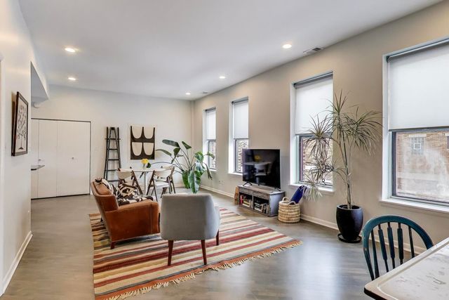 1329 W Chicago Avenue 2R, Chicago, IL 60642