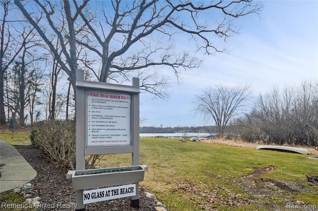 12113 Lexington Drive, South Lyon, MI 48178