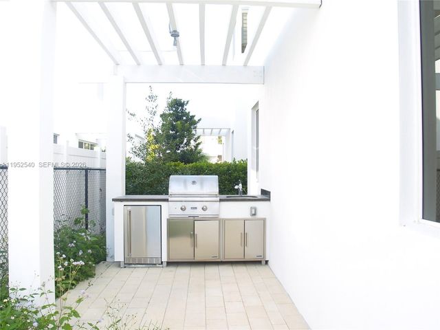 10053 NW 76th Terr, Doral, FL 33178