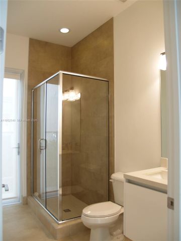 10053 NW 76th Terr, Doral, FL 33178