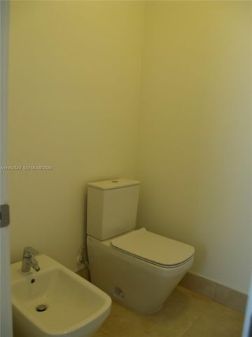 10053 NW 76th Terr, Doral, FL 33178