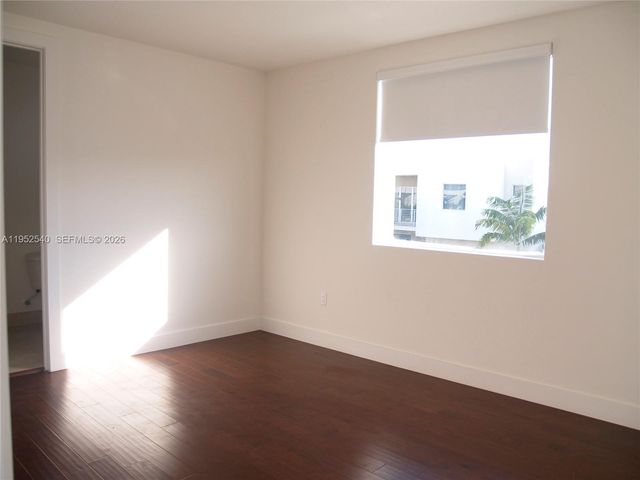 10053 NW 76th Terr, Doral, FL 33178