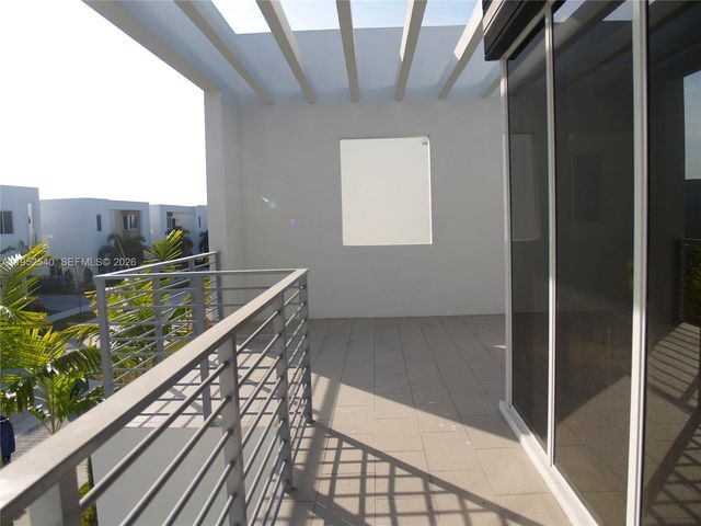 10053 NW 76th Terr, Doral, FL 33178