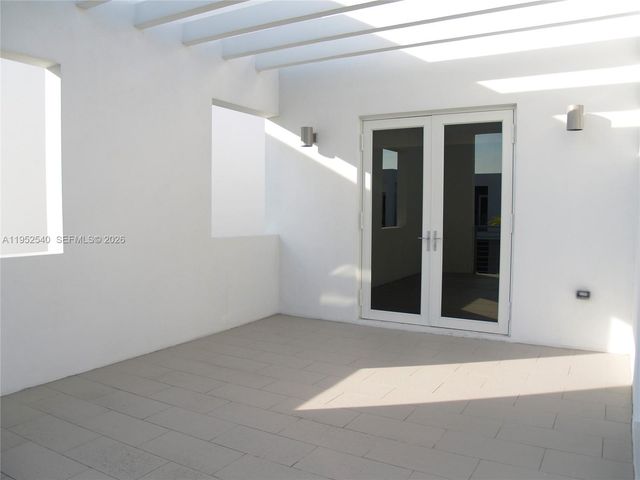 10053 NW 76th Terr, Doral, FL 33178