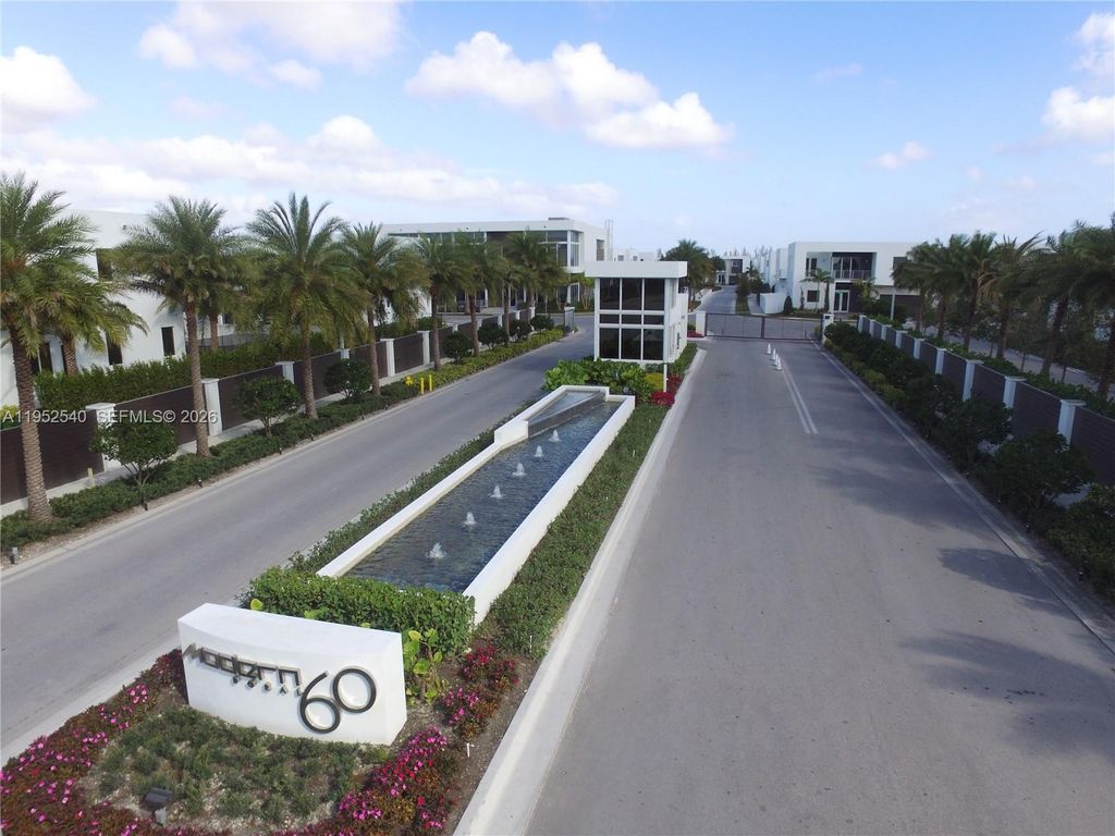 10053 NW 76th Terr, Doral, FL 33178