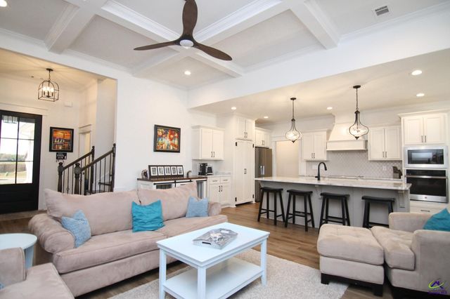 207 Old Hollow Way, Kathleen, GA 31047