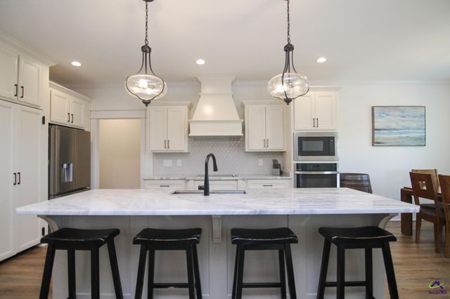 207 Old Hollow Way, Kathleen, GA 31047