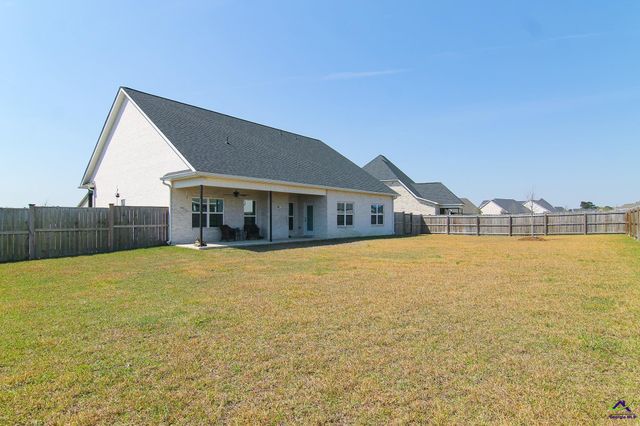 207 Old Hollow Way, Kathleen, GA 31047