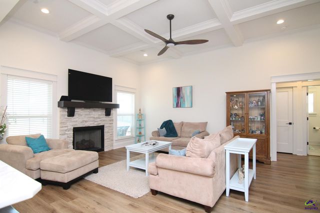 207 Old Hollow Way, Kathleen, GA 31047