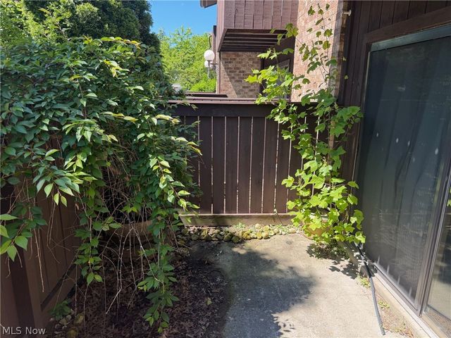 3249 Mayfield Road 13, Cleveland Heights, OH 44118