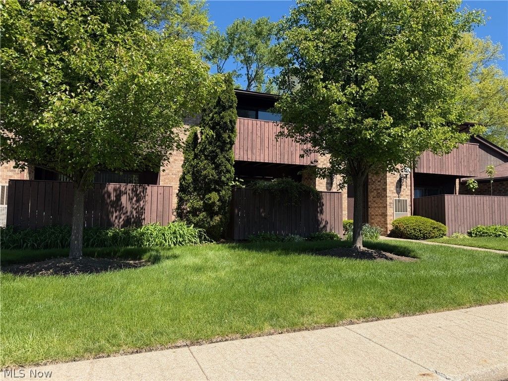 3249 Mayfield Road 13, Cleveland Heights, OH 44118