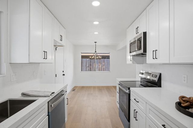 1760 Valparaiso Dr, Turlock, CA 95382