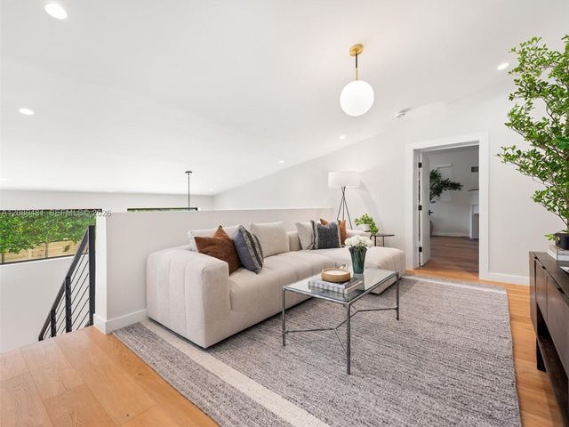 510 W 30th Street, Miami Beach, FL 33140