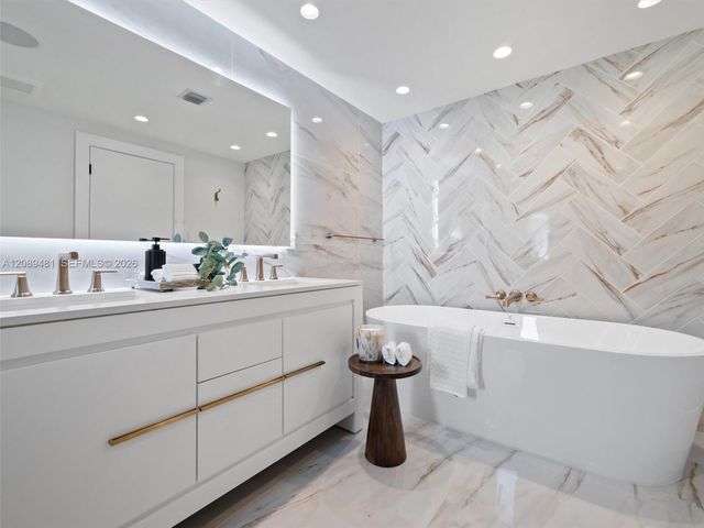 510 W 30th Street, Miami Beach, FL 33140