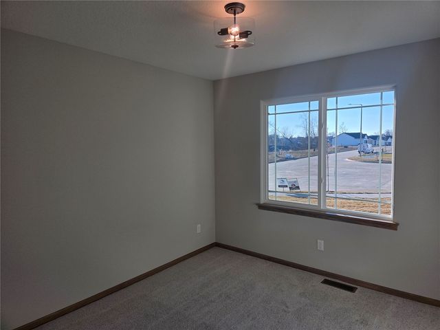 1806 Holly Meadow Avenue SW, Cedar Rapids, IA 52404