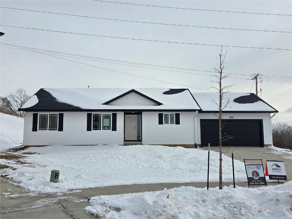 1806 Holly Meadow Avenue SW, Cedar Rapids, IA 52404