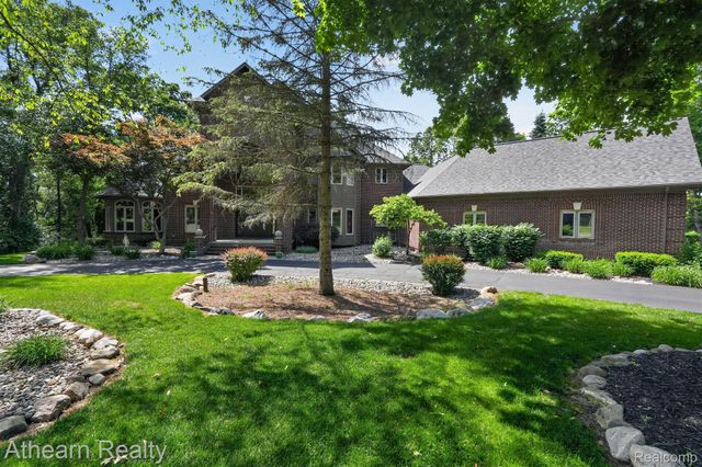 5326 Lake Forest Boulevard, Genoa Township, MI 48116
