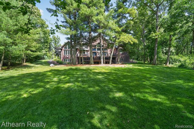 5326 Lake Forest Boulevard, Genoa Township, MI 48116