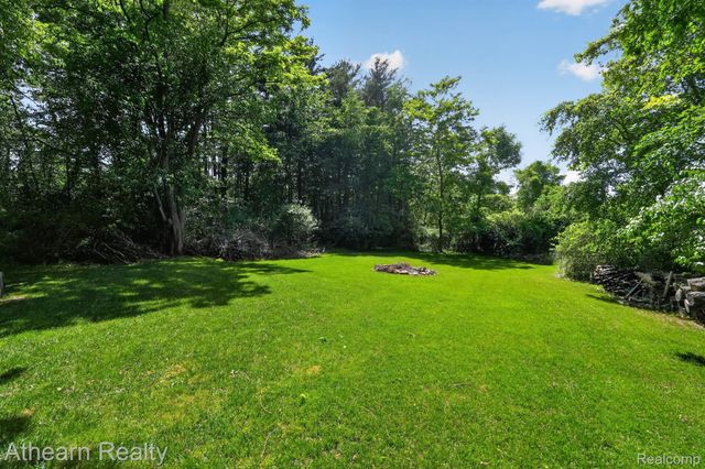 5326 Lake Forest Boulevard, Genoa Township, MI 48116