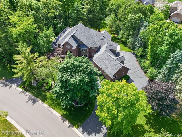 5326 Lake Forest Boulevard, Genoa Township, MI 48116