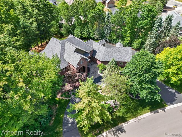 5326 Lake Forest Boulevard, Genoa Township, MI 48116