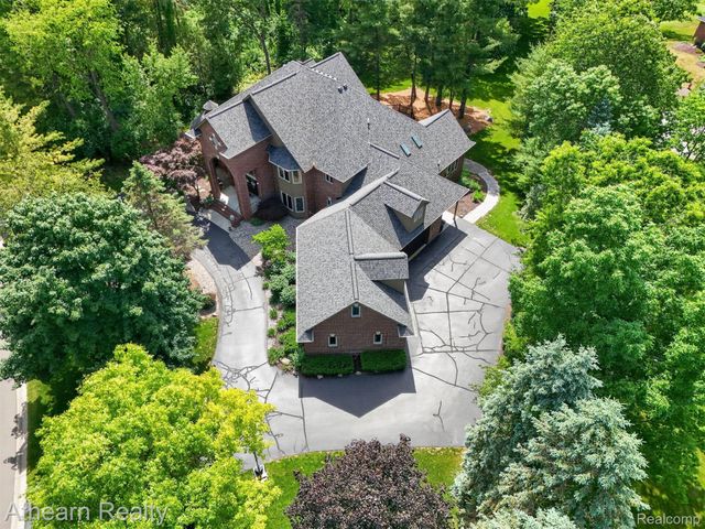 5326 Lake Forest Boulevard, Genoa Township, MI 48116