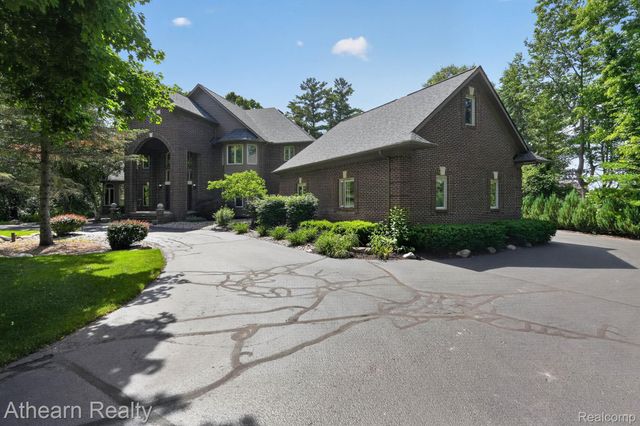 5326 Lake Forest Boulevard, Genoa Township, MI 48116