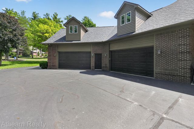 5326 Lake Forest Boulevard, Genoa Township, MI 48116