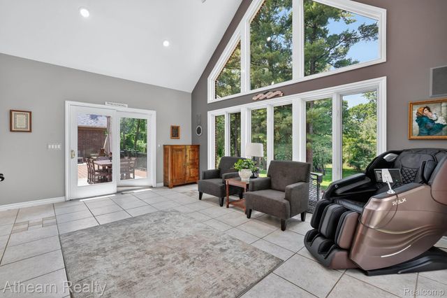 5326 Lake Forest Boulevard, Genoa Township, MI 48116