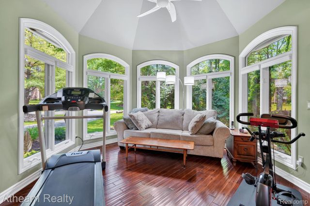 5326 Lake Forest Boulevard, Genoa Township, MI 48116