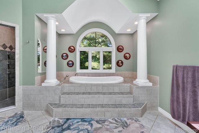 5326 Lake Forest Boulevard, Genoa Township, MI 48116