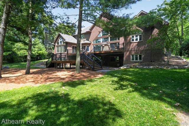 5326 Lake Forest Boulevard, Genoa Township, MI 48116