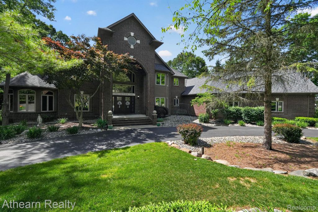 5326 Lake Forest Boulevard, Genoa Township, MI 48116