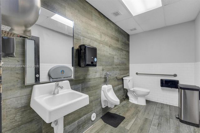 4950 W 12th Avenue, Hialeah, FL 33012
