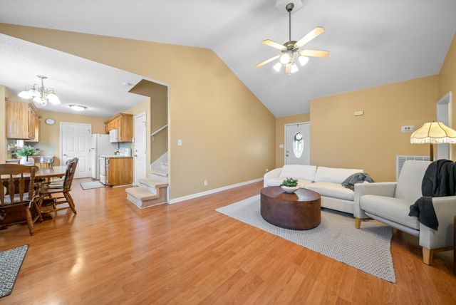 3700 Wheatfield Ln, Clarksville, TN 37040