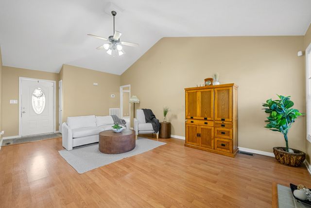 3700 Wheatfield Ln, Clarksville, TN 37040