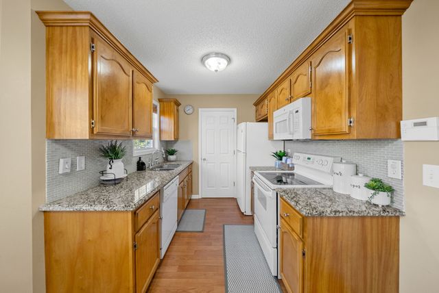 3700 Wheatfield Ln, Clarksville, TN 37040