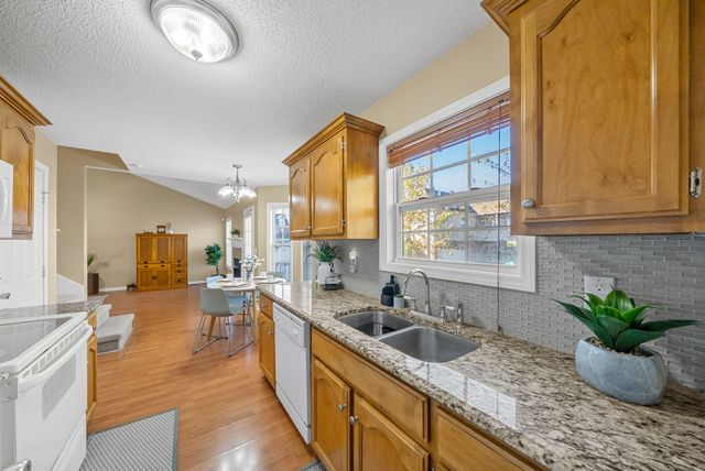 3700 Wheatfield Ln, Clarksville, TN 37040