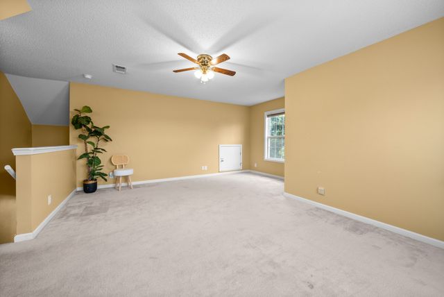 3700 Wheatfield Ln, Clarksville, TN 37040