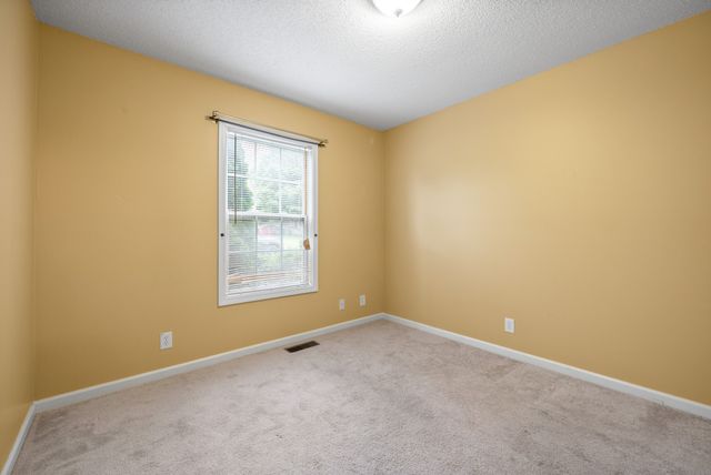 3700 Wheatfield Ln, Clarksville, TN 37040