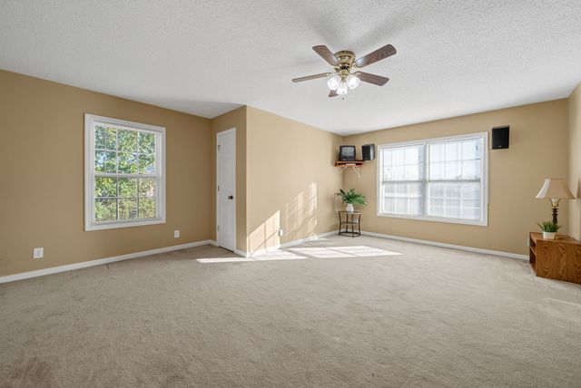 3700 Wheatfield Ln, Clarksville, TN 37040