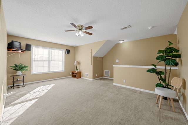 3700 Wheatfield Ln, Clarksville, TN 37040