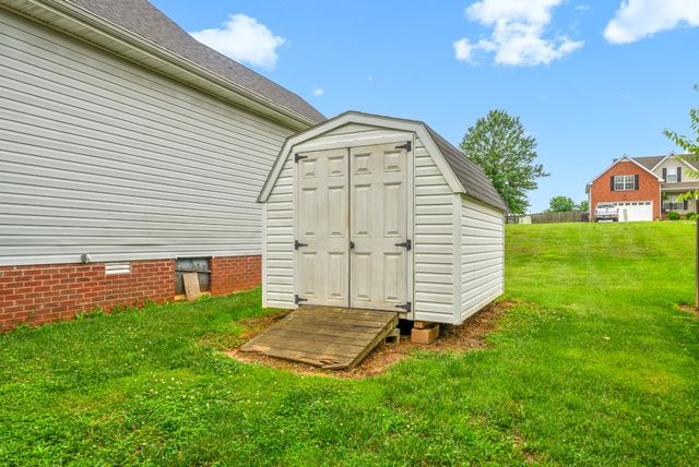 3700 Wheatfield Ln, Clarksville, TN 37040