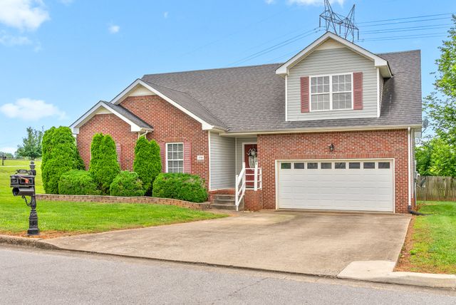 3700 Wheatfield Ln, Clarksville, TN 37040