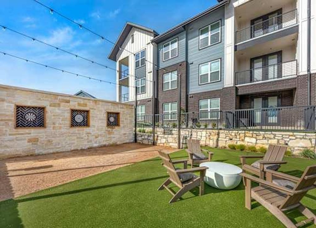 2908 E Howard LN 11307, Manor, TX 78653
