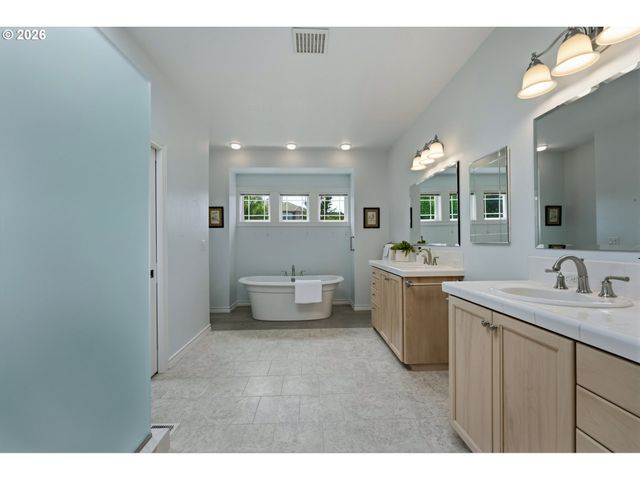 13632 Sw WHITE CEDAR Pl, Portland, OR 97223